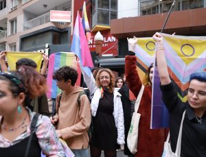 İzmirliler nefret mitingine karşı sokağa çıktı
