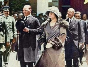 ‘Atatürk ve Kadın’ söyleşisine Kadınlardan büyük alkış