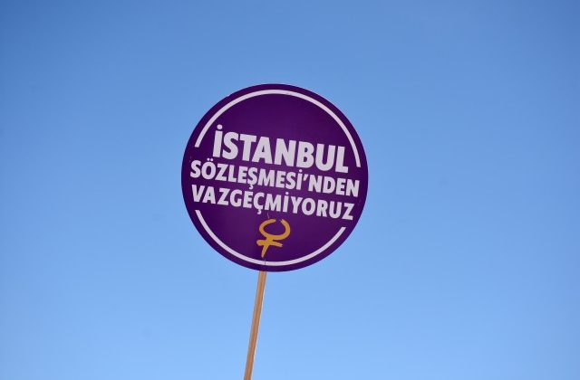<strong>İstanbul Sözleşmesi eyleminde gözaltına alınanlarla dayanışanlar da yargılanıyor!</strong>