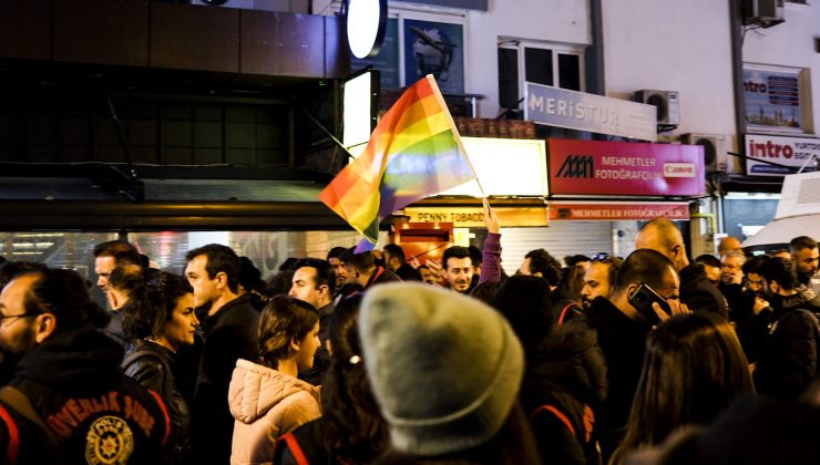<strong>İzmir’de Feminist Gece Yürüyüşü: Kader değil patriyarkal kapitalizm!</strong>