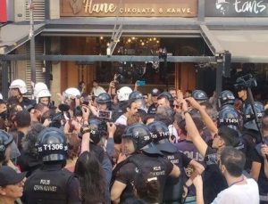 İzmir’de Onur Yürüyüşü’ne polis engeli: Onlarca gözaltı var