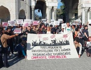 İstanbul Üniversitesi önünde YÖK protestosu