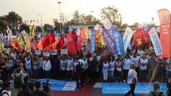 Kadıköy’de barış mitingi: Sekiz kişi gözaltına alındı